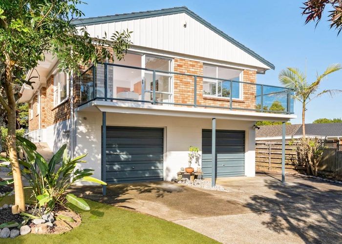 at 17 Munstead Place, Hillcrest, Auckland