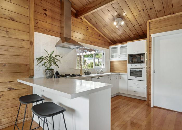  at 27 Valley View Road, Glenfield, Auckland