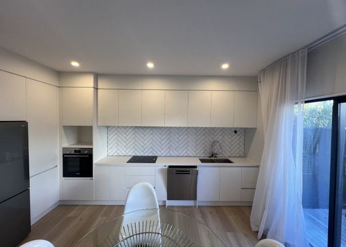  at 2/39 Graham Avenue, Te Atatu Peninsula, Waitakere City, Auckland