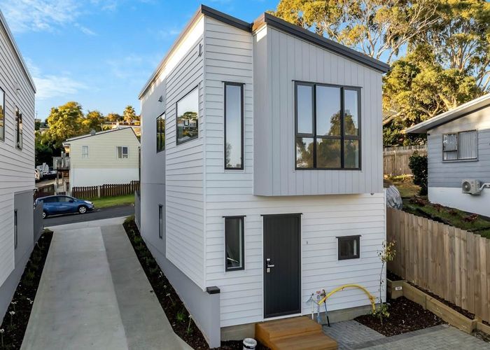  at 8A Jenanne Place, Totara Vale, Auckland