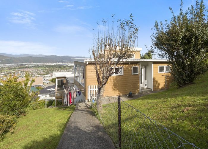  at 2 Chestnut Grove, Maungaraki, Lower Hutt