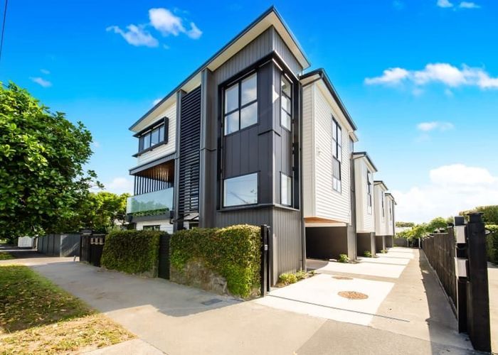  at 17D Kiwi Road, Point Chevalier, Auckland