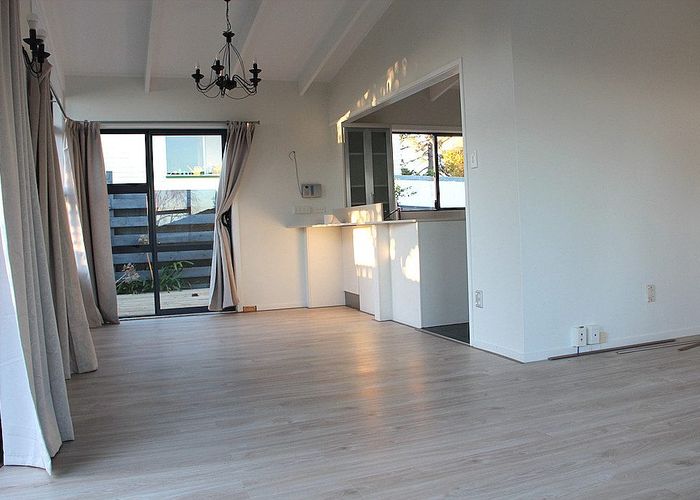  at 37 Woodstock Road, Forrest Hill, North Shore City, Auckland