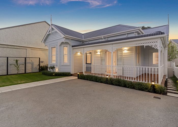  at 4 Clarence Road, Northcote Point, North Shore City, Auckland