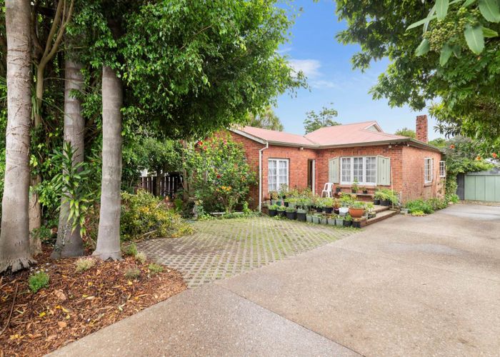  at 293 Massey Road, Mangere East, Auckland