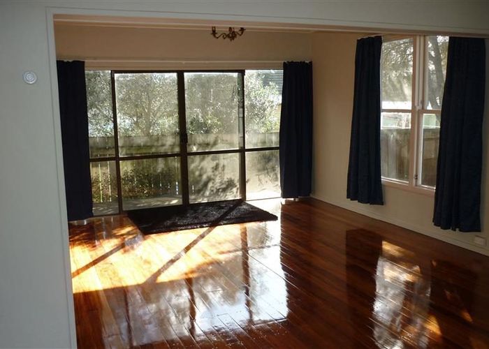  at 8A Serjeant Street, Henderson, Waitakere City, Auckland