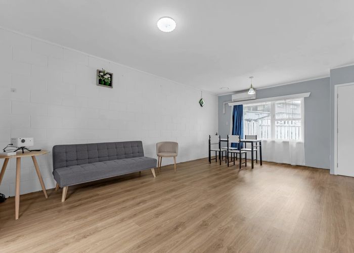  at 4/117 Aranui Road, Mount Wellington, Auckland