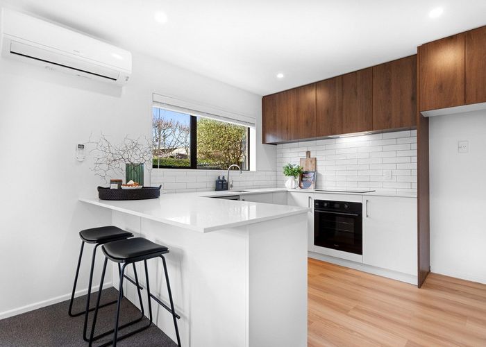  at 2/64 Searells Road, Strowan, Christchurch City, Canterbury