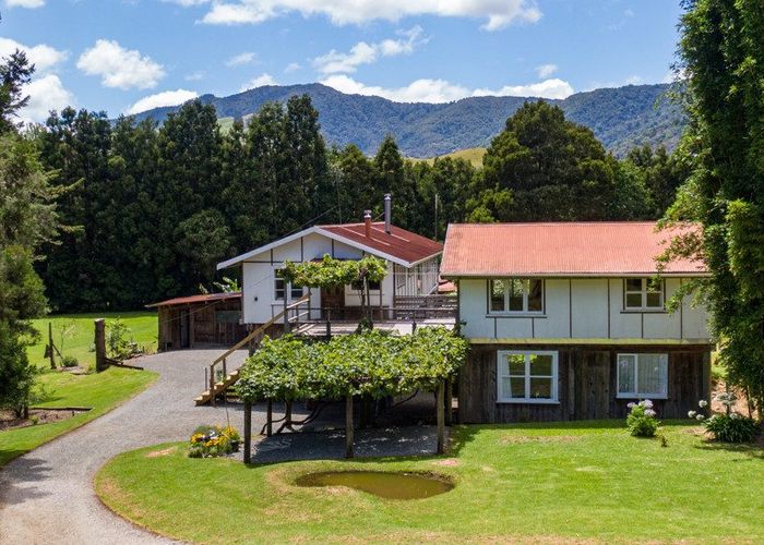  at 605 Takahue Road, Takahue