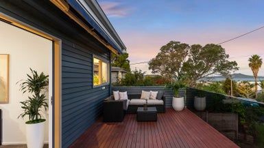  at 19 Peter Terrace, Castor Bay, Auckland