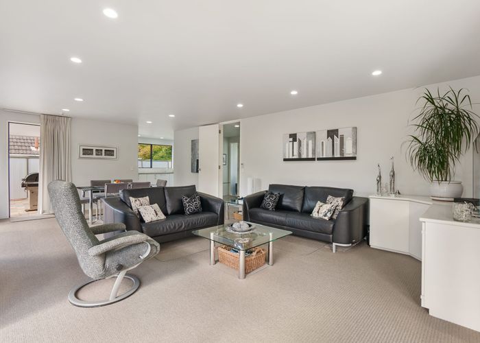  at 1/16 Heath Avenue, Northcote, Auckland