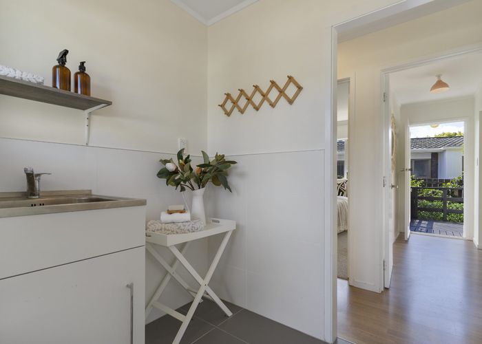  at 6 Mannering Place, Hillcrest, Auckland