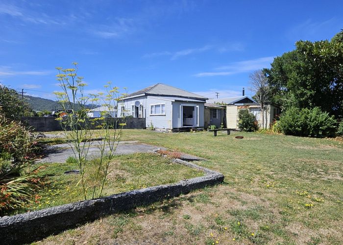  at 22 Blake Street, Blaketown, Greymouth