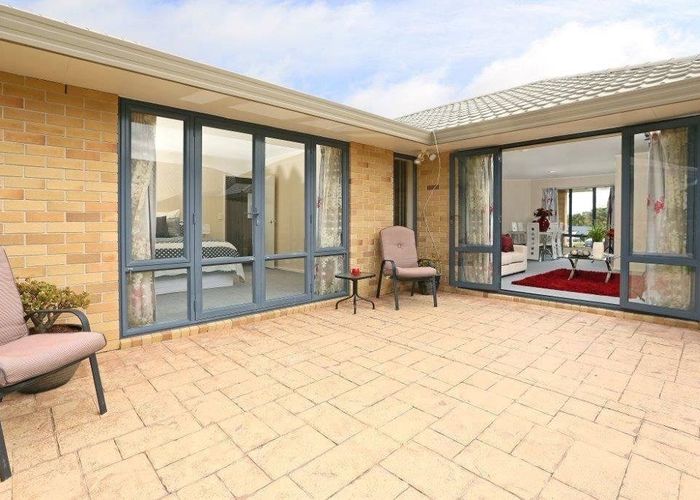  at 106 Kingdale Road, Henderson, Waitakere City, Auckland