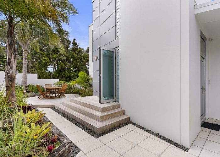  at 11A Bournemouth Terrace, Murrays Bay, Auckland