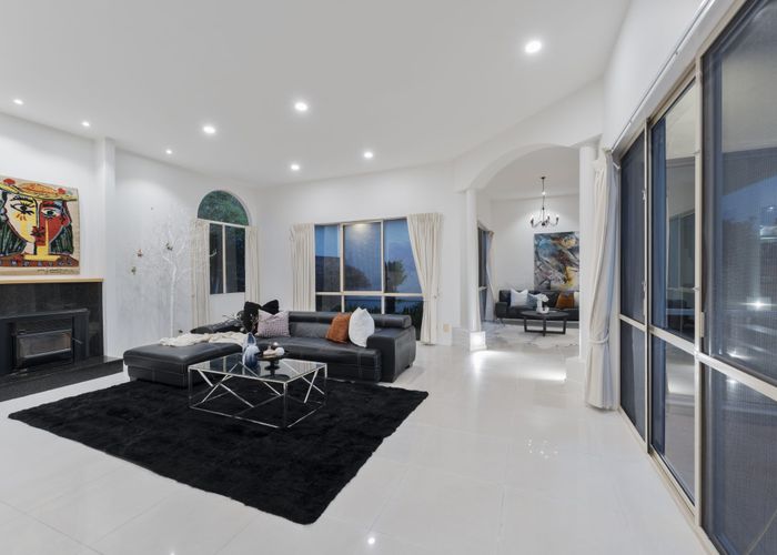  at 9 Burgundy Park Avenue, Henderson, Auckland