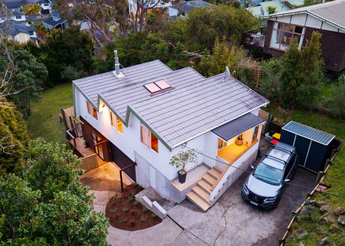 at 1000 East Coast Road, Northcross, North Shore City, Auckland