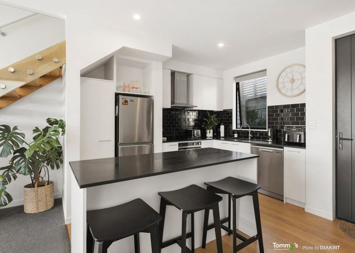 at 7/52 High Street, Island Bay, Wellington