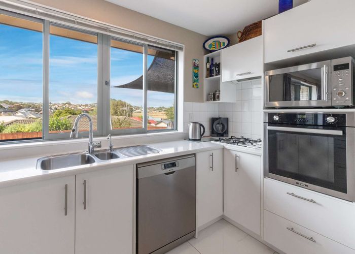  at 18 Friesian Place, Grandview Heights, Hamilton