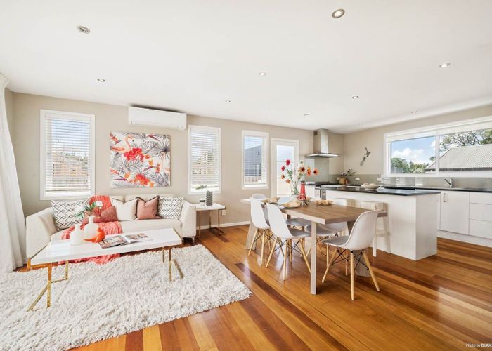  at 43 Sunnynook Road, Forrest Hill, Auckland