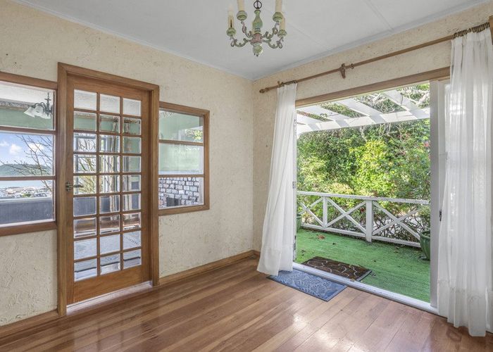  at 12 Dunedin Terrace, Melrose, Wellington