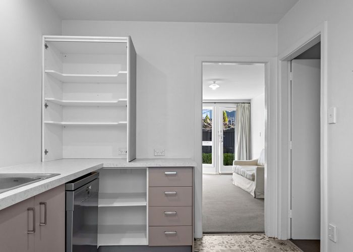  at 3/135 Aikmans Road, Merivale, Christchurch