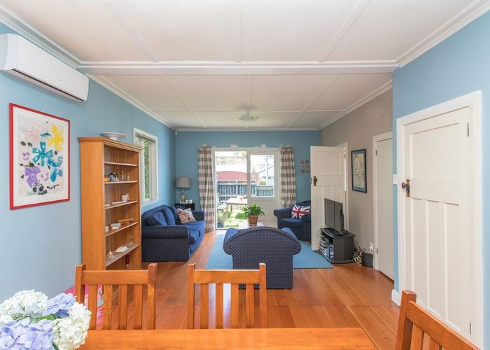  at 25 Omar Street, Khandallah, Wellington