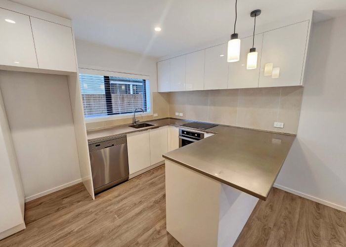  at 2/28 Granville Street, Silverstream, Upper Hutt, Wellington