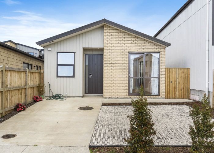  at 5 Puwha Street, Massey, Waitakere City, Auckland