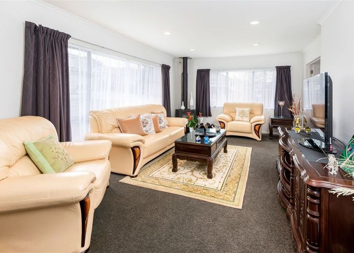  at 8 Highgate Place, Somerville, Manukau City, Auckland