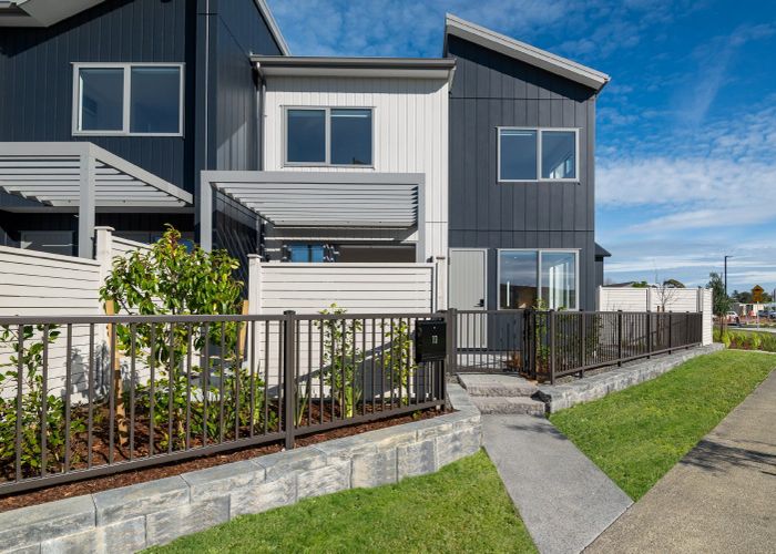  at 10 Pohorama Lane, Conifer Grove, Papakura, Auckland