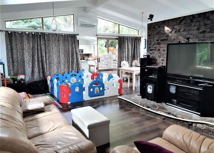  at 806 Beach Road, Browns Bay, Auckland