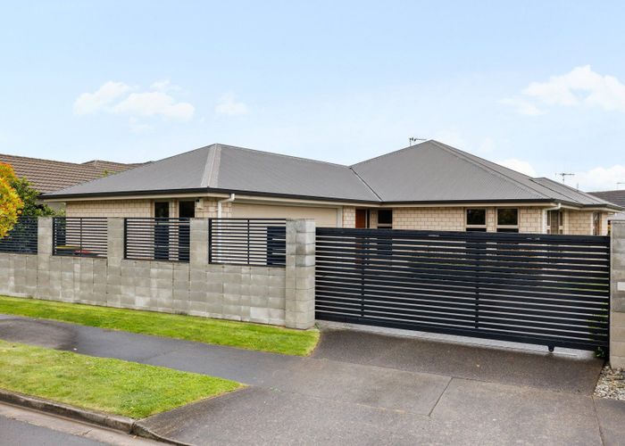  at 18 Gibbston Close, Huntington, Hamilton