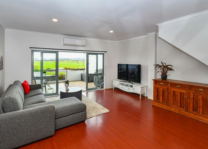  at 4/150 Chapel Road, Flat Bush, Auckland