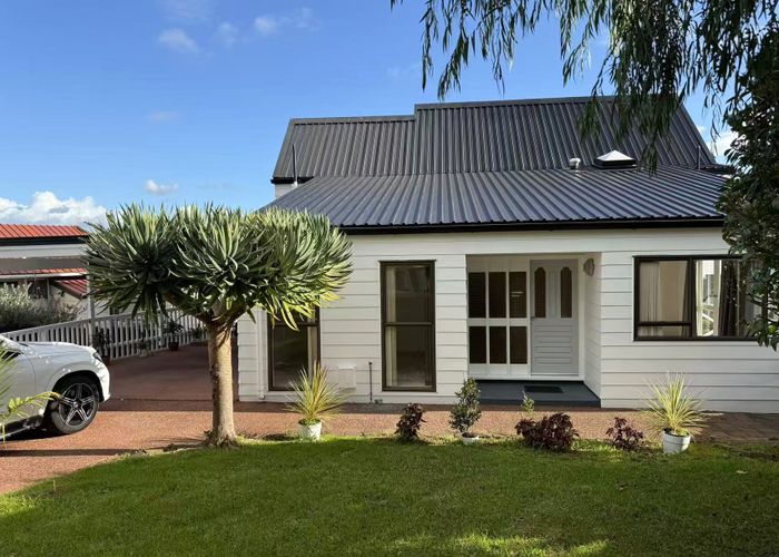  at 1/13 Gwenand Place, Botany Downs, Manukau City, Auckland