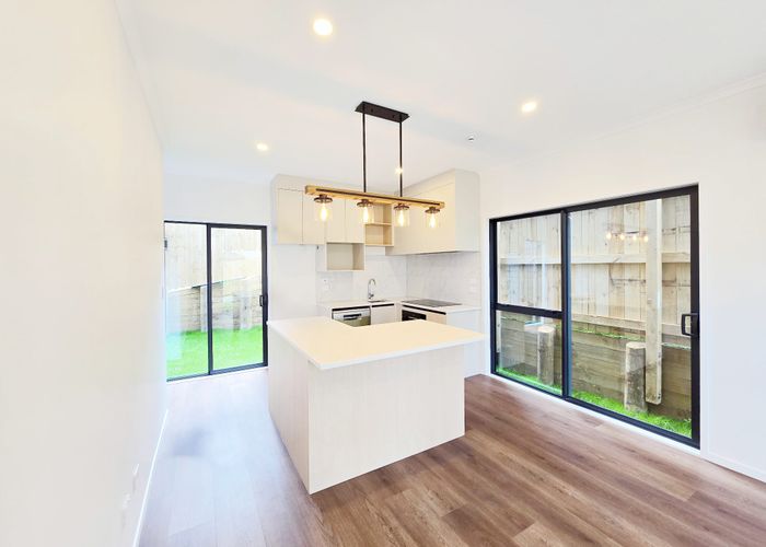  at 2/23 Melton Road, Mount Wellington, Auckland City, Auckland