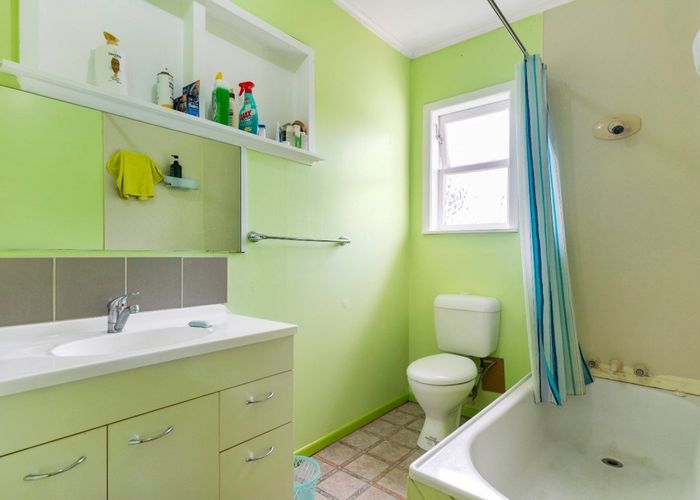  at 40 Wedgwood Avenue, Mangere East, Auckland