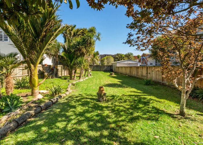  at 14 Sulphur Beach Road, Northcote Point, Auckland