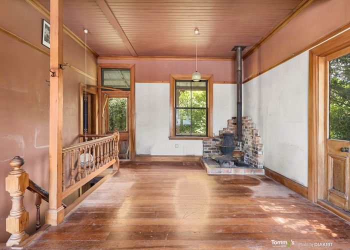  at 4 Governor Road, Northland, Wellington