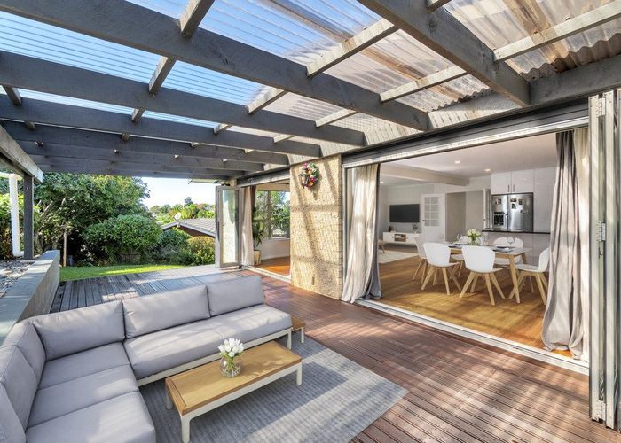  at 8 Coromandel Crescent, Mairangi Bay, North Shore City, Auckland