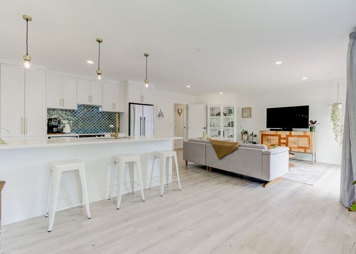  at 152E Clarkin Road, Fairfield, Hamilton