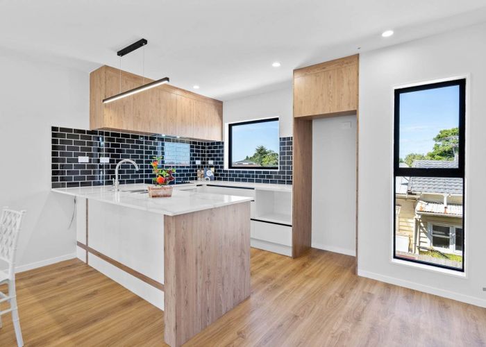  at 8/43 Marr Road, Manurewa, Manukau City, Auckland