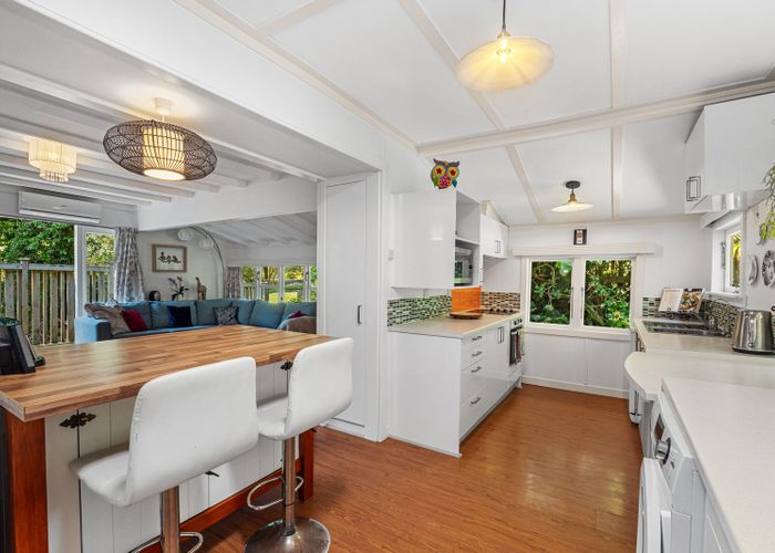  at 31 Tane Road, Laingholm, Auckland