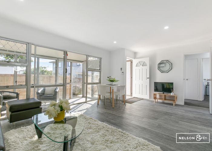 at 2/42 Kenderdine Road, Papatoetoe, Auckland
