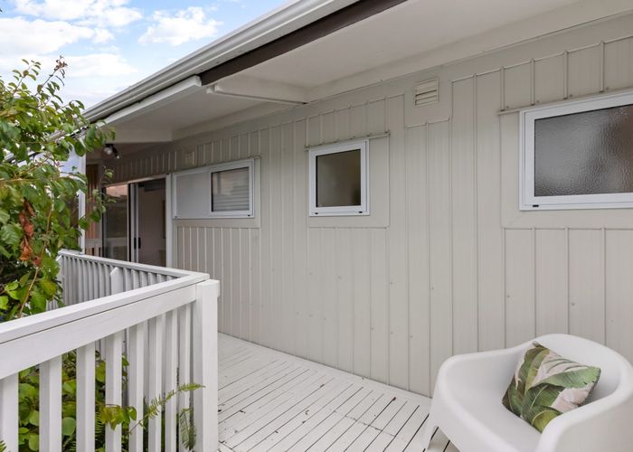  at 2/37 Ripon Crescent, Meadowbank, Auckland