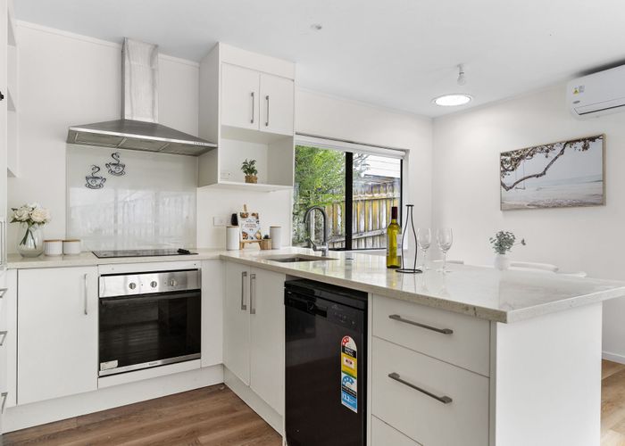  at 1/95 Hobsonville Road, West Harbour, Waitakere City, Auckland