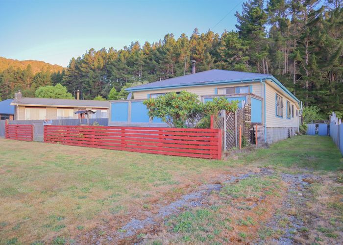  at 4 Mawhera Street, Dobson, Greymouth
