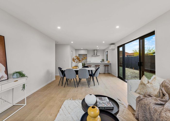  at 2/10 Farquhars Road, Redwood, Christchurch City, Canterbury