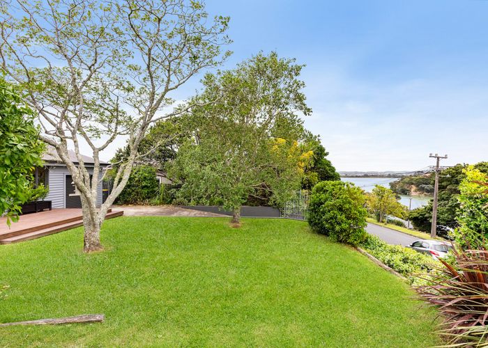  at 122 Island Bay Road, Beach Haven, Auckland