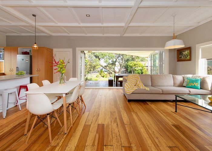  at 32 Aroha Avenue, Sandringham, Auckland